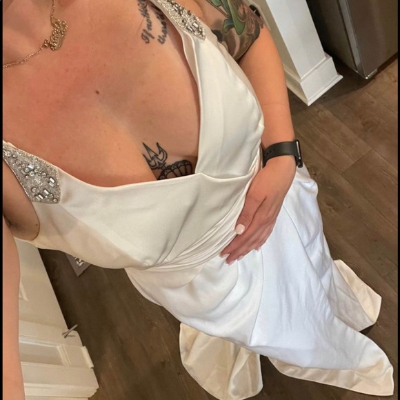 Wedding Dress - Picture 7 of 11